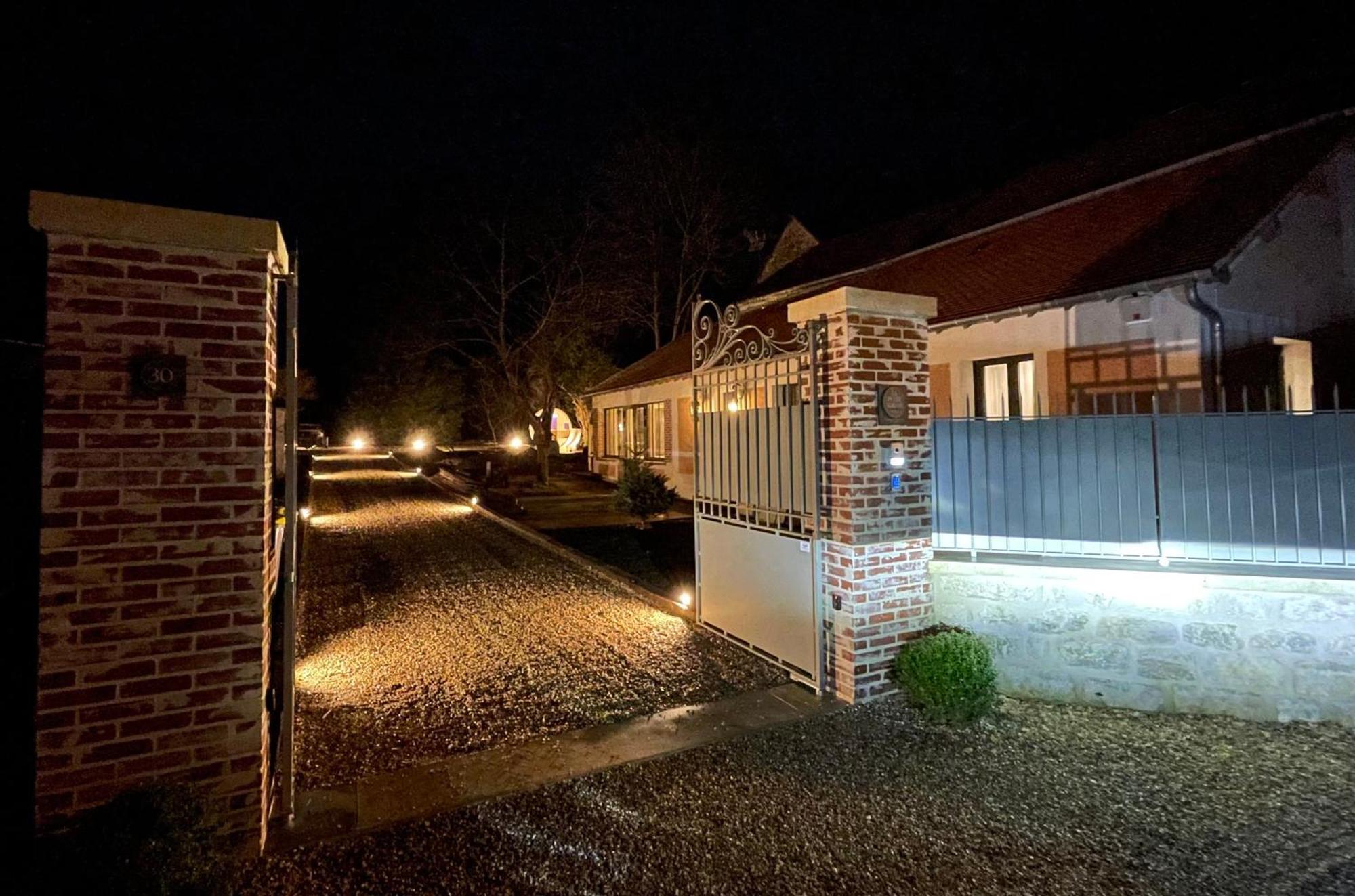 La Petite Maison De Giverny - Gite De Charme 5 Etoiles Au Coeur Du Village - 3 Chambres Bagian luar foto